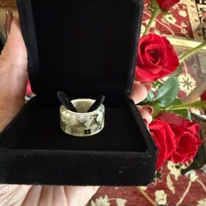 Louis Vuitton Farandole ring in grey and white